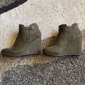 Daisy Fuentes Wedges